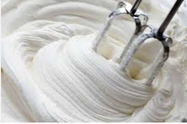 كريمة الحلويات من اللبن القاطع